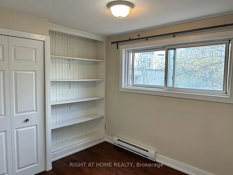 1666 Queen St E #2 — Photo 16