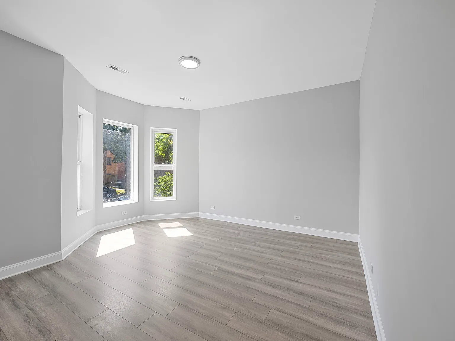 3 bed, 1500 sqft, $2,200 — Photo 4