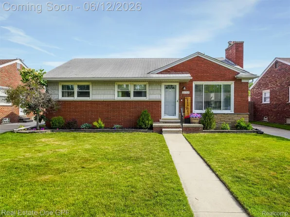 21701 Chalon St, Saint Clair Shores, MI 48080