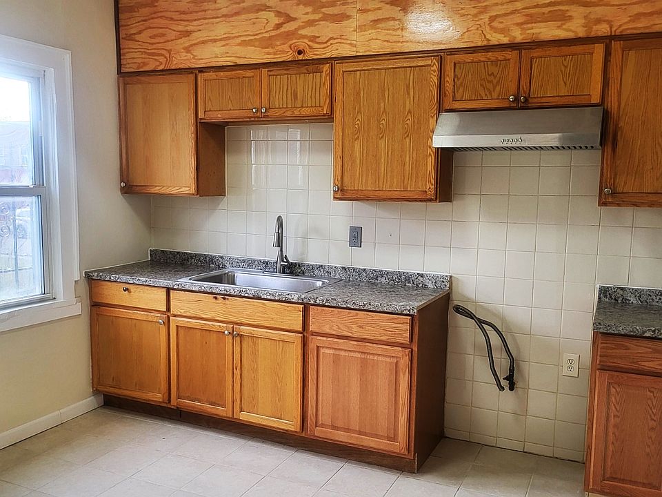 1st image of 415 Wohlers Ave #1