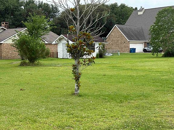 5th image of 437 Magnolia Dr