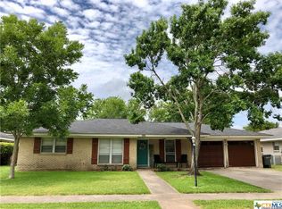 105 Kenilworth Gln, Victoria, TX 77904