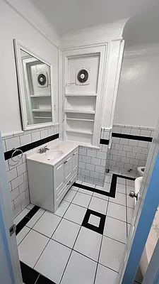 Rented by Salon Realty Corp | media 16