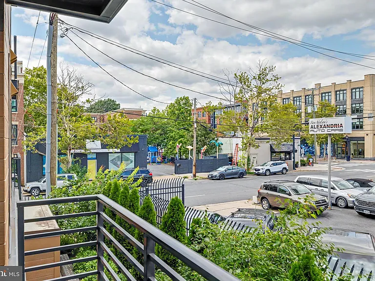 701 N Henry St #206 — Photo 40