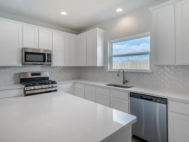 917 Falkland Trce — Photo 4