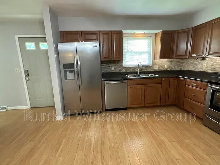 304 S Hilgard St — Photo 6