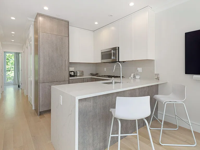 53 Rutland Sq — Photo 9