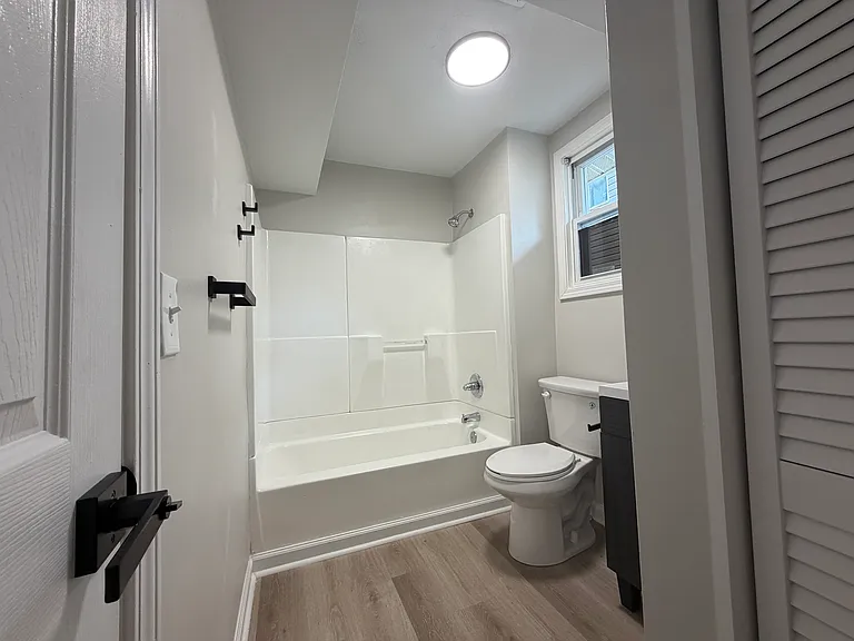 2537 Broadway St — Photo 5