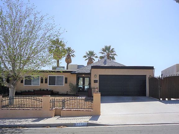 4th image of 2037 Princeton Dr