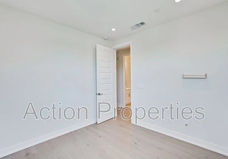 2388 Toledo Ter — Photo 20