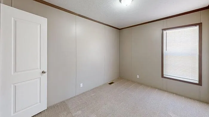 360 Continental Ave — Photo 6