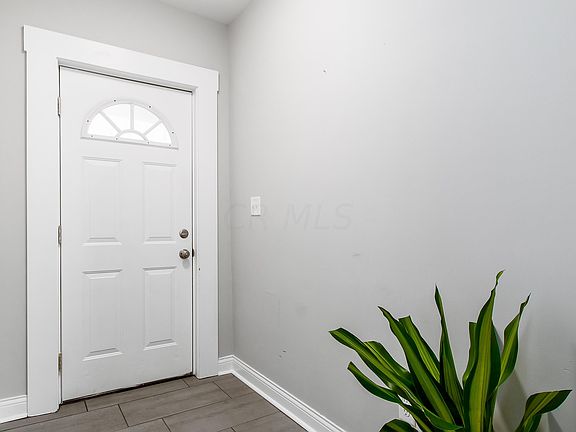 3rd image of 1571 E Rich St