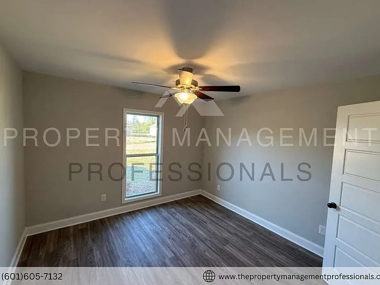 563 Patrick Farms Dr — Photo 32