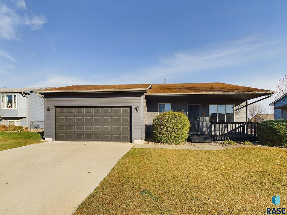 1st image of 604 Lois Ln