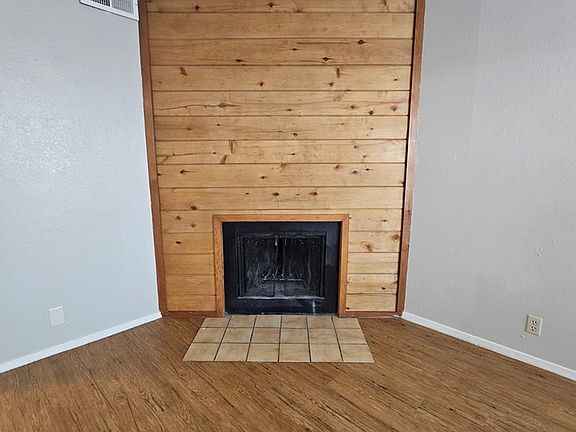 2nd image of 402B SE 6th St #B