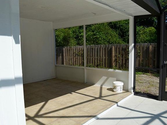 4th image of 1226 Gage Ave