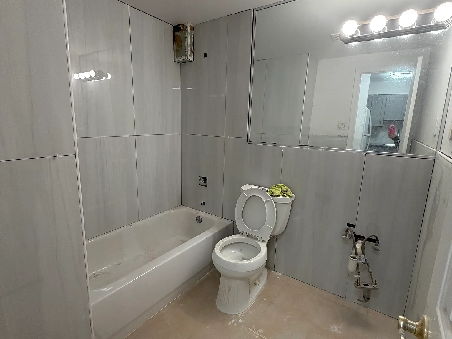 2 bed, 900 sqft, $2,500 — Photo 2