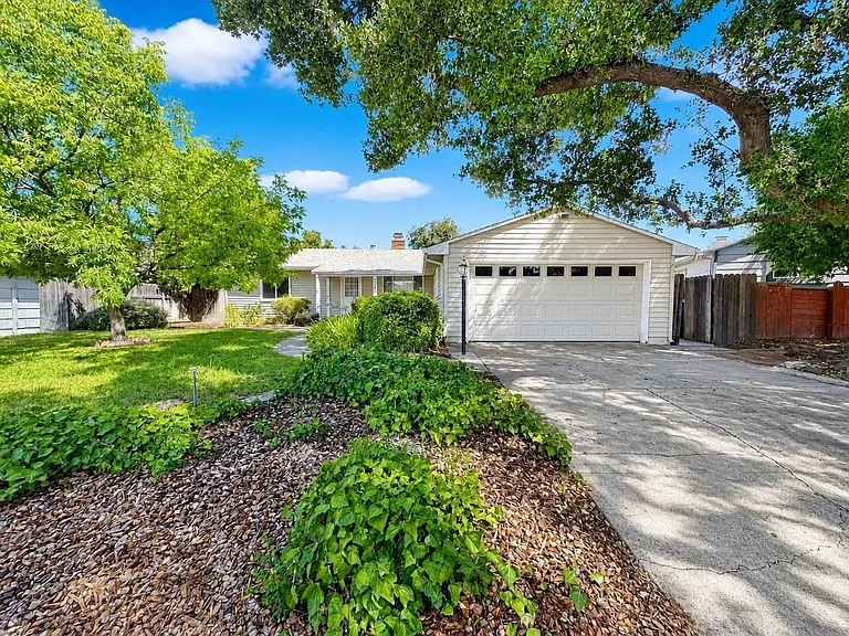4549 Lippi Pkwy — Photo 1