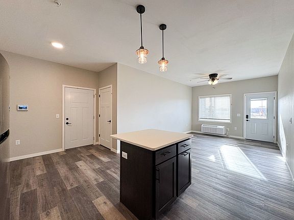 4th image of 764 Meridian St #2