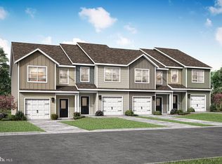 16 Dumsford St, Falling Waters, WV 25419