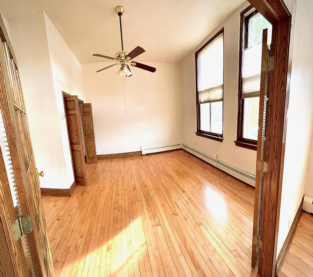 Building Photo - 121 Wall St #206