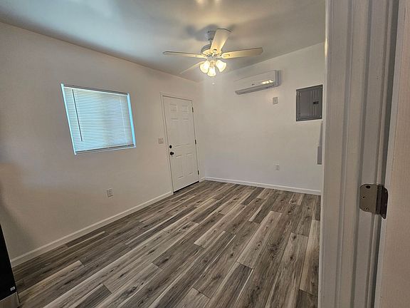 3rd image of 11463 Pearl St