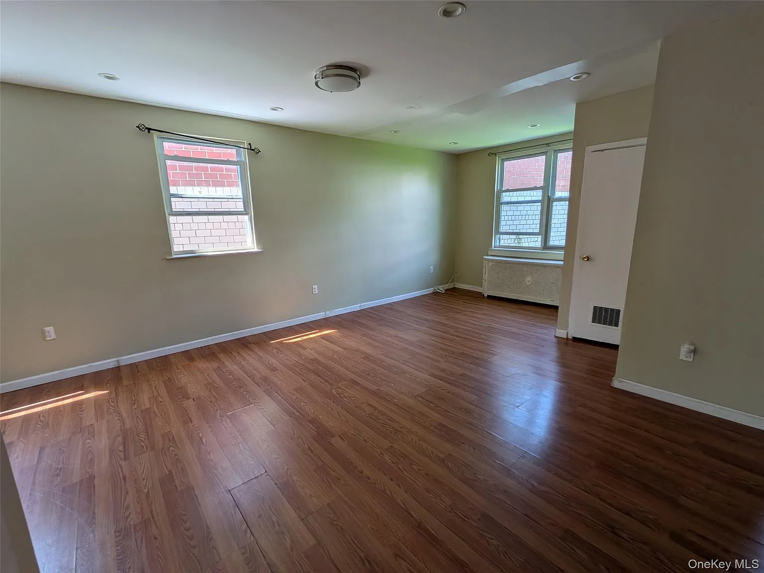 2 bed, 1.0 bath, 2100 sqft, $2,800 — Photo 1