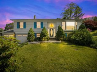13 Sunrise Dr, Mahopac, NY 10541