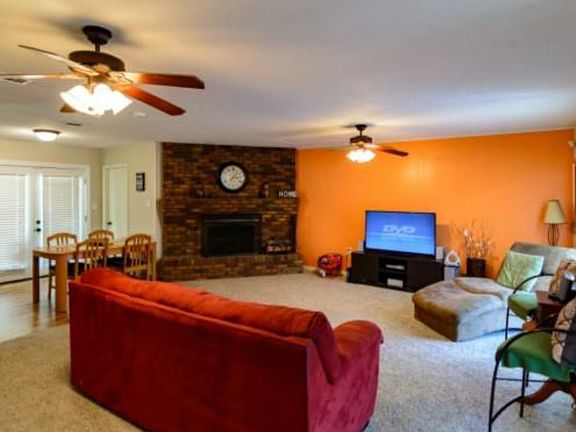 2nd image of 615 Kings Towne Pl
