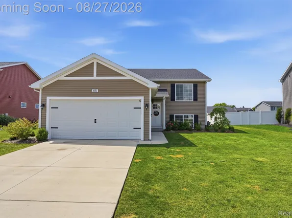 3051 Ivy Wood Cir, Howell, MI 48855