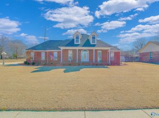 17984 Davis St, Athens, AL 35611