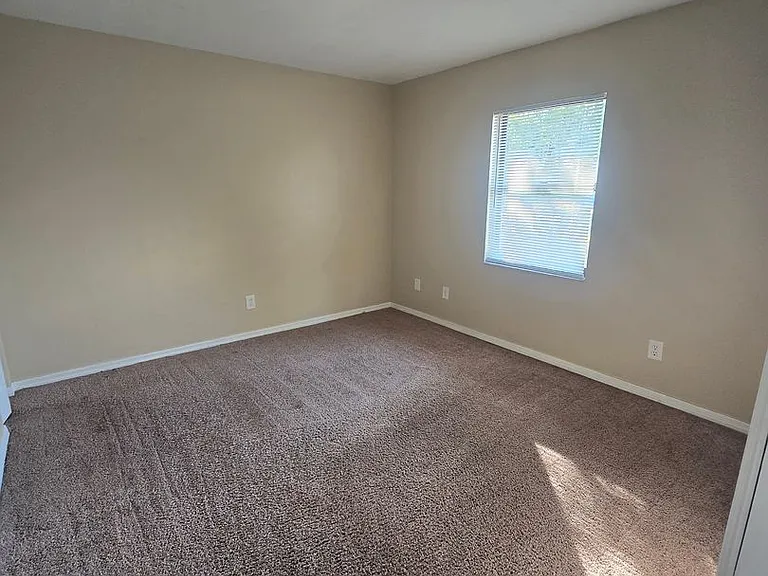 609 N Palm Dr — Photo 5