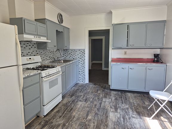 4th image of 68 Green Pl #1