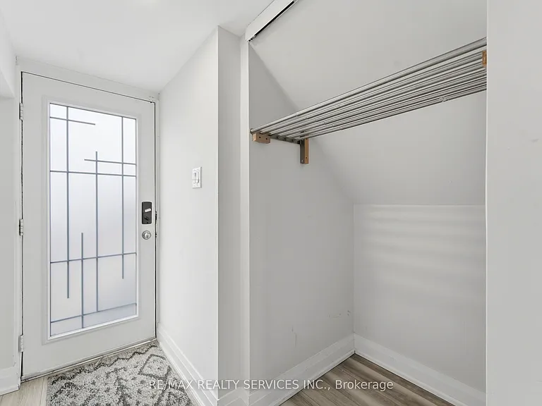 1305 Consort Cres #BASEMENT — Photo 3