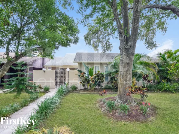 8006 La Serena Dr, Tampa, FL 33614