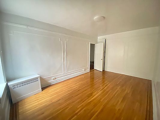 5th image of 75 W Mosholu Pkwy N APT 1C
