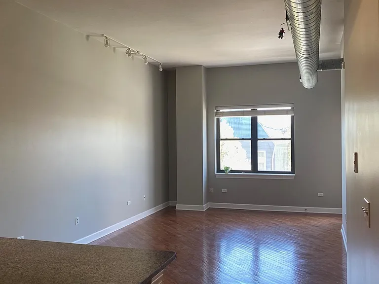 3125 W Fullerton Ave #305 — Photo 8