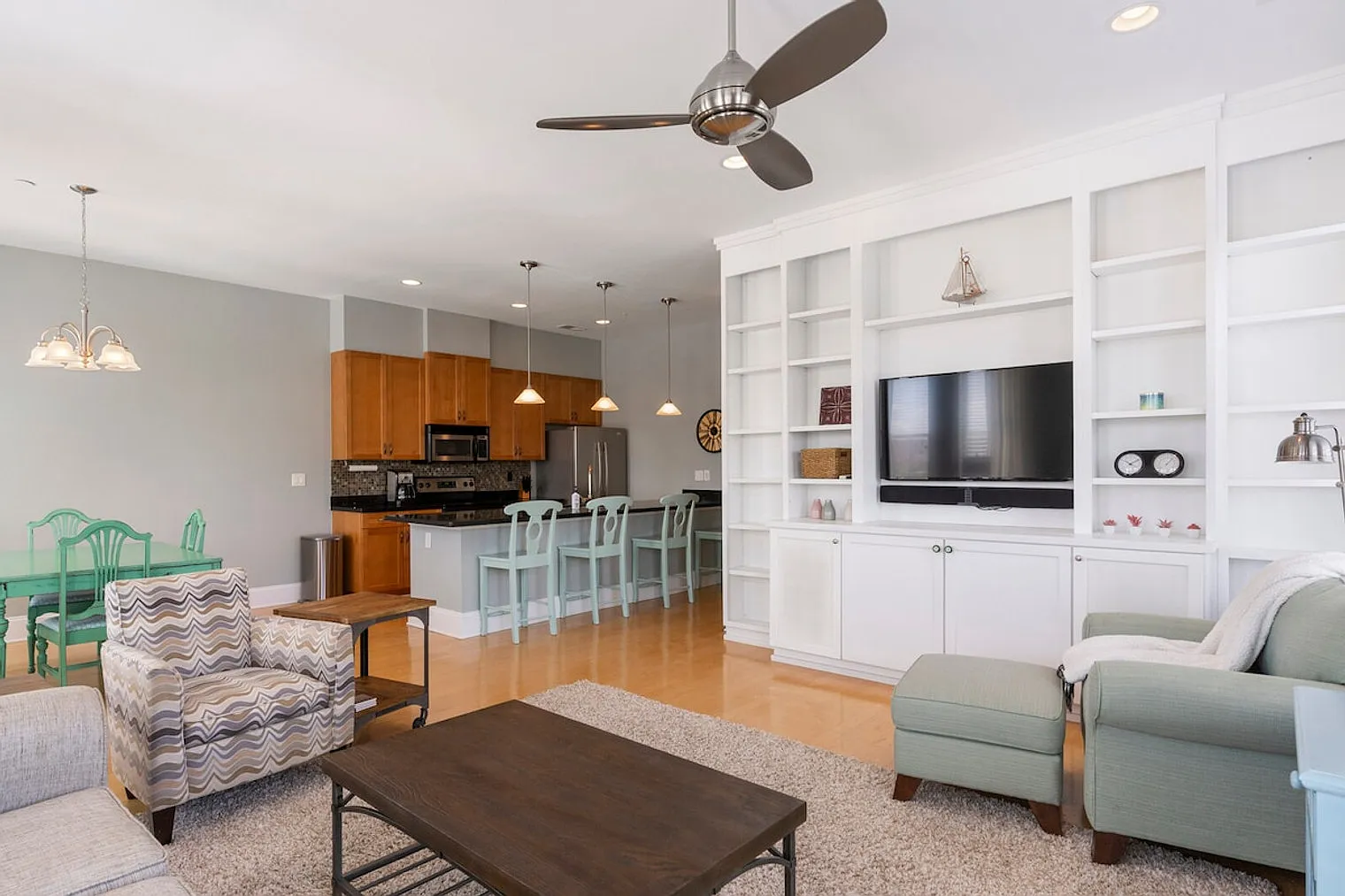2 bed, 2.0 bath, 1259 sqft, $3,084 — Photo 2