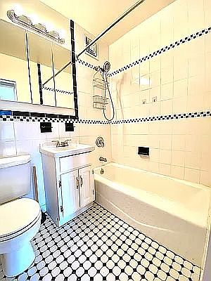 5th image of 43 W 75th St APT 4A