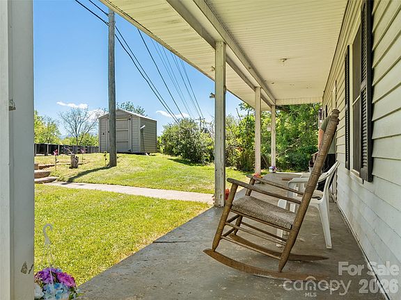3rd image of 1121 N Canton Rd