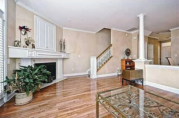 3 bed, 2.5 bath, 1550 sqft, $2,550 — Photo 3