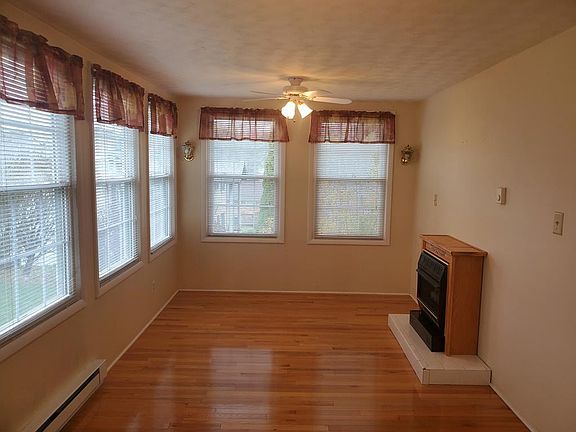 5th image of 233 Rustic Hills Dr