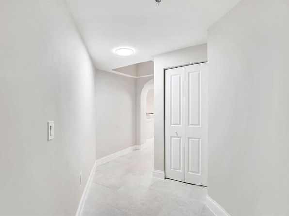 225 NE 1st St APT 314