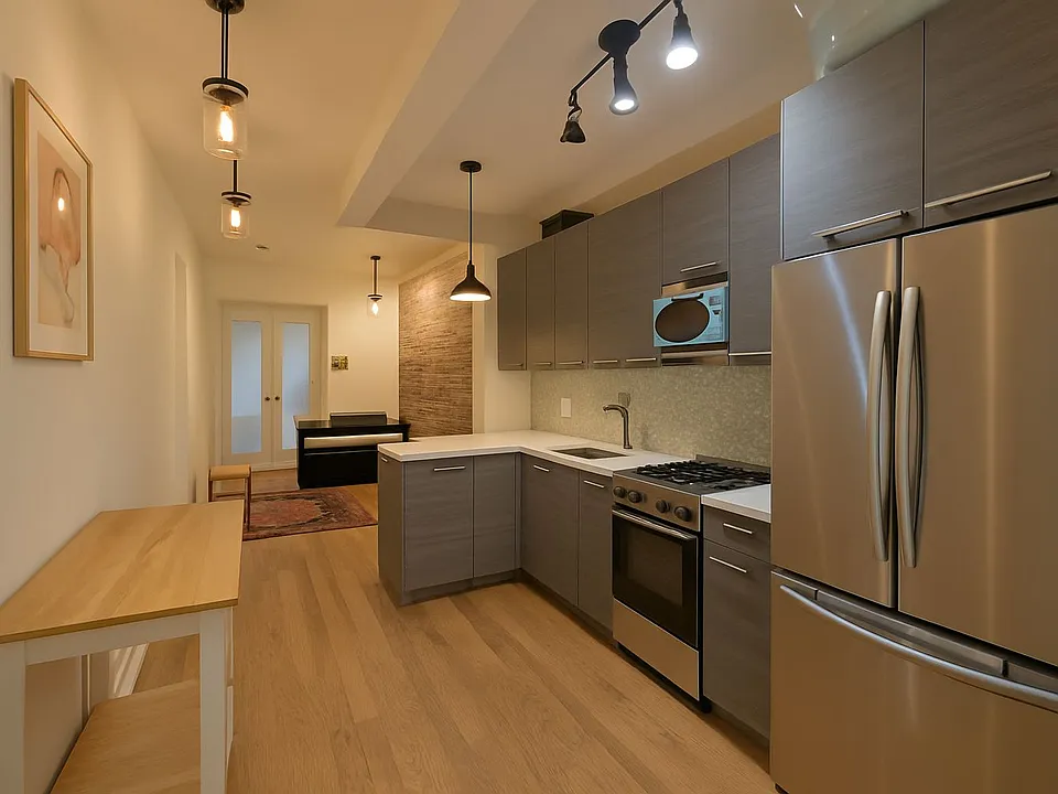 404 Seneca Ave #2R