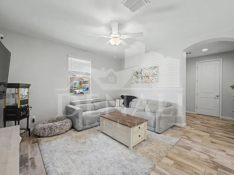 4260 E Jesse St — Photo 3