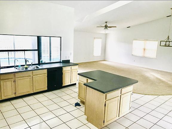 3rd image of 2391 SE Floresta Dr