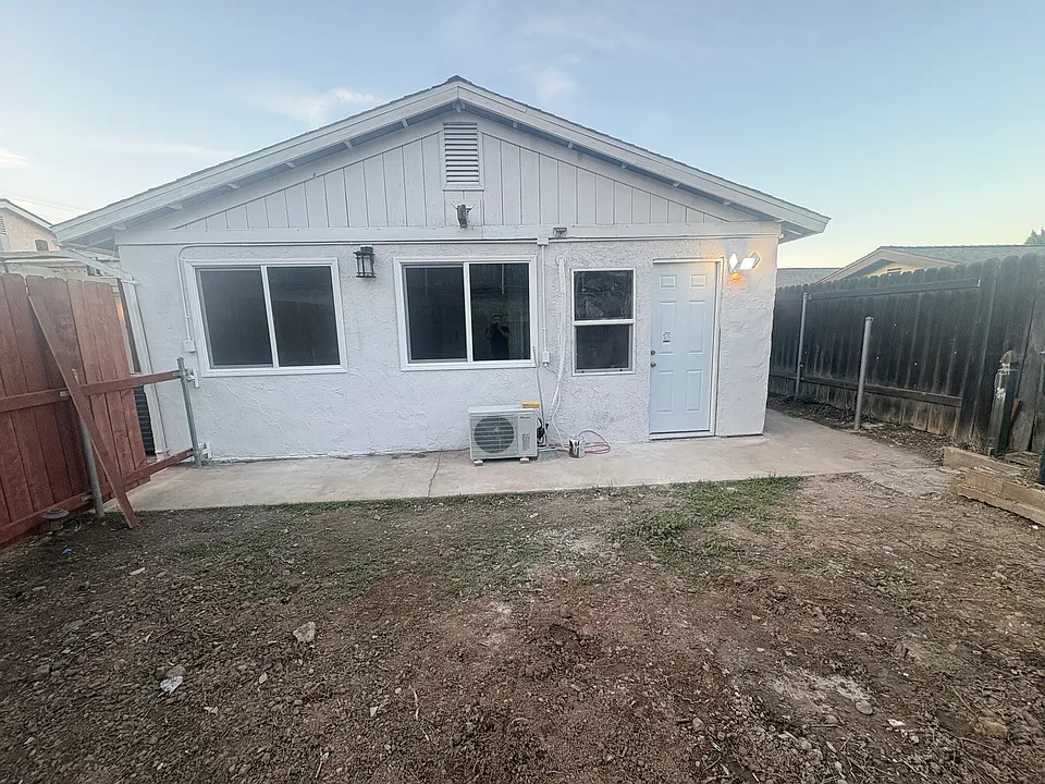 932 Redwood Ct #2