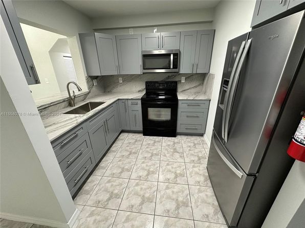 12005 SW 14th St APT 403