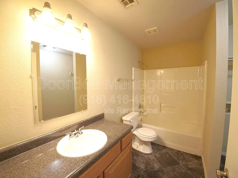 89 W Fairlane Ct — Photo 10