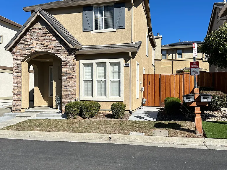 5919 Topsfield Cir — Photo 2